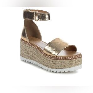 SODA ‘Y-NOT TUCKIN’ PLATFORM SANDALS